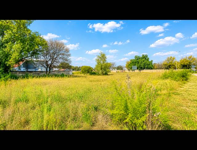 1,020M² VACANT LAND FOR SALE IN KOOKRUS